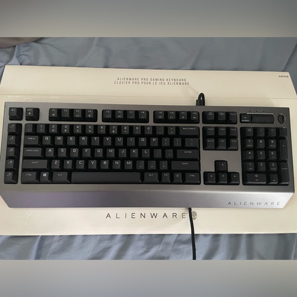 Alienware pro gaming keyboard AW768 - Picture 2 of 3